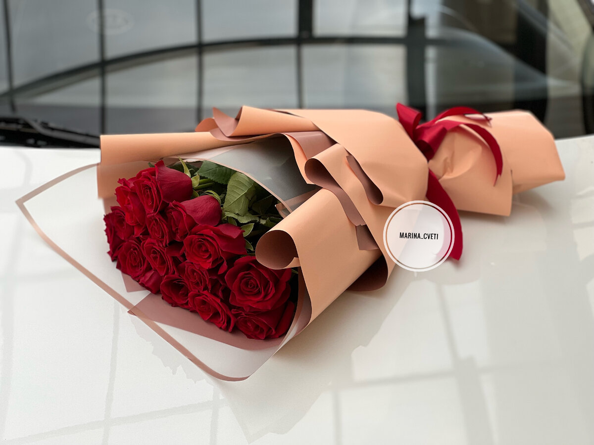 Букет роз в стильной упаковке в Пятигорске