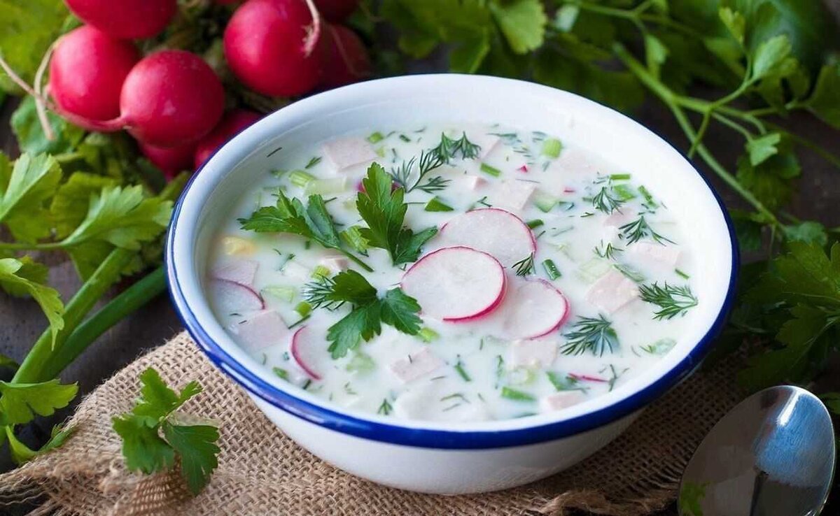 Любимый прохладный, освежающий суп россиян – конечно, окрошка!