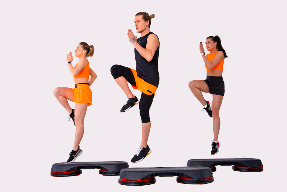 Тренировки ворлд класс. Степ аэробика степ Бейсик. Степ платформа Basic Step. Basic Step в степ аэробике. Бейсик степ шаги в аэробике.