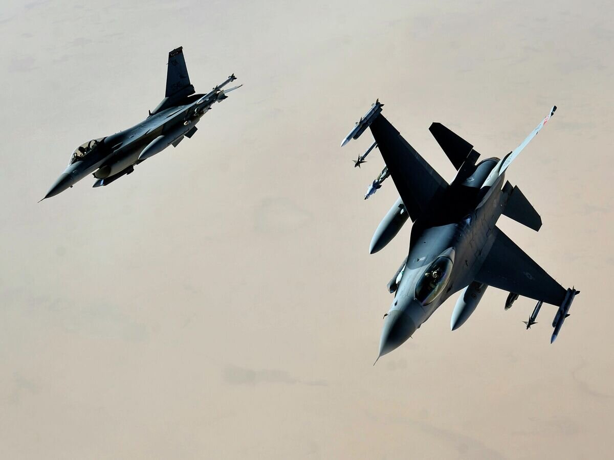    Истребители ВВС США F-16 над территорией Ирака© Фото : Master Sgt. Cecilio Ricardo