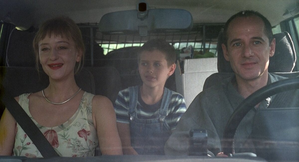 На момент съёмок Ульрих Мюэ и Сюзанна Лотар в действительности были мужем и женой. 