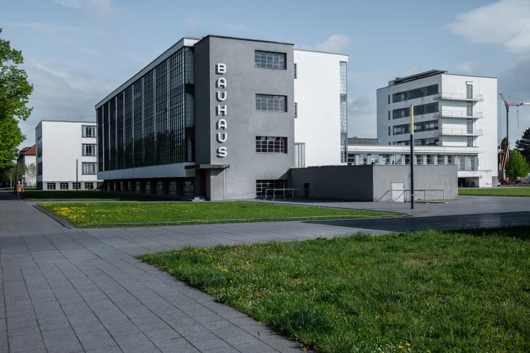 Бауха́ус — учебное заведение, существовавшее в Германии с 1919 по 1933 год. Архитектурная и художественно-промышленная школа, обозначившая основные принципы архитектуры XX века. Наряду с доктриной функционализма стала инициатором концептуального понимания архитектуры.