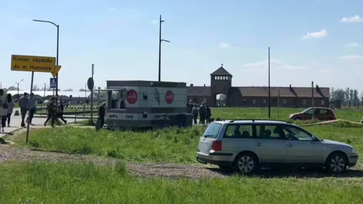 Лавка с мороженым находится всего в нескольких метрах от Врат Смерти. Фото: Дагмар Копияш