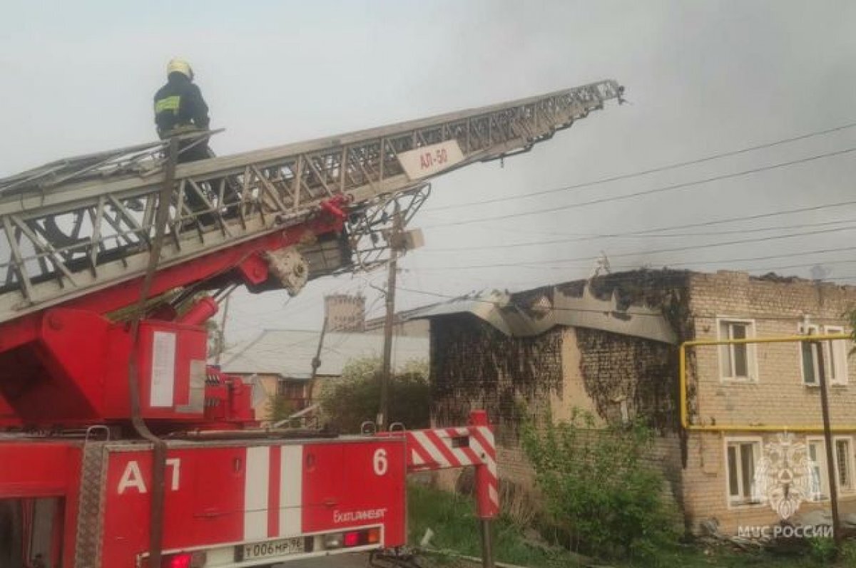    Свердловские спасатели локализовали крупный пожар в Арамили