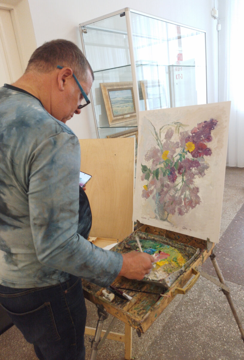 Рисуем сирень с художником Михаилом Левшиным.