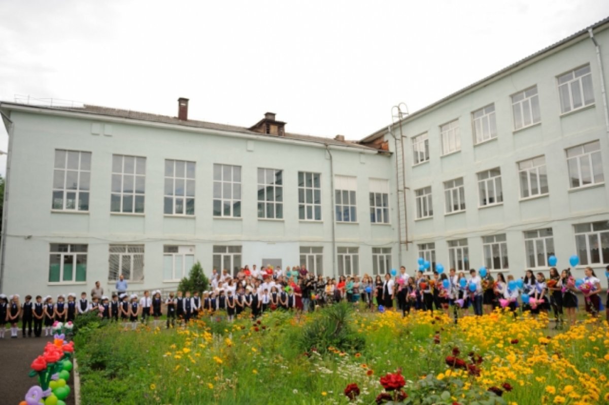    23 мая последний звонок прозвенит для 93 тысяч выпускников Кубани