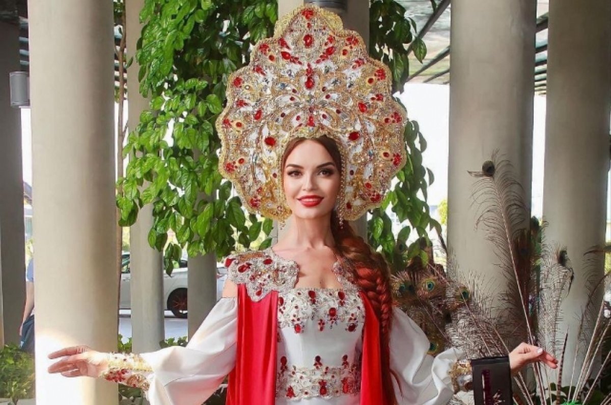    Российская участница появилась на конкурсе в национальном костюме.