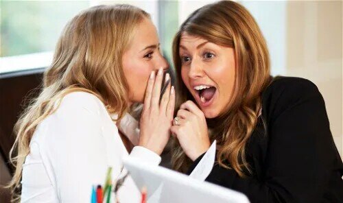 Офисные сплетницы.