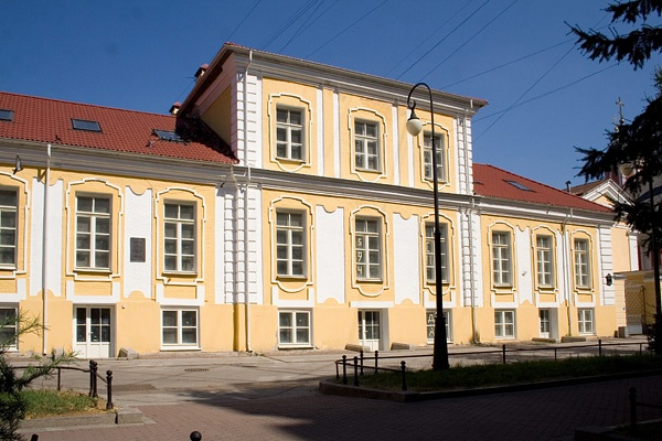 Дом Троекурова 
Фото: https://vk.cc/comFyO