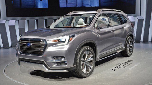 
Японская автомобилестроительная компания Subaru показала концепцию внедорожника с тремя рядами в среду на нью-йоркском автосалоне. Это действие стало неожиданностью для всех, ведь данный факт свидетельствует о том, что производитель думает о возвращении в большой сегмент уже в следующем году. Названный концепцией Subaru Ascent, у шоу-автомобиля был 2.4-литровый четырехцилиндровый двигатель с турбонаддувом. Новинка будет показана в серийной отделке следующей осенью на автосалоне в Лос-Анджелесе.
