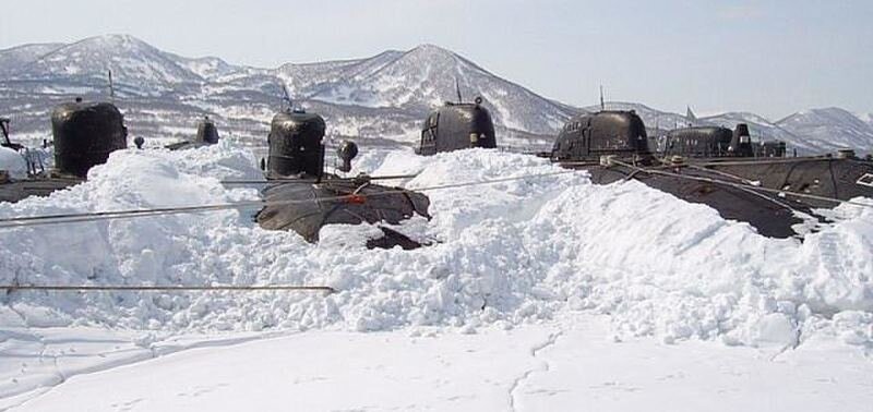 Атомоходы 671-го проекта зимой у пирса