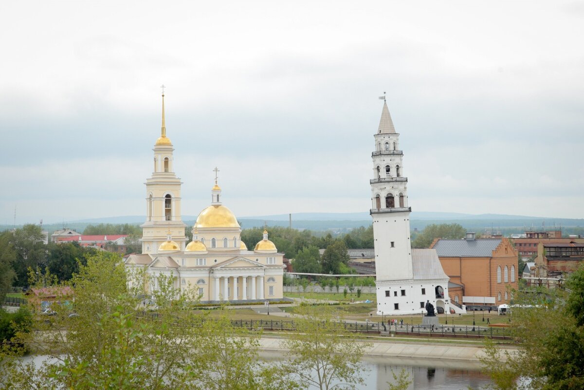 Для продолжения работы вам необходимо ввести капчу