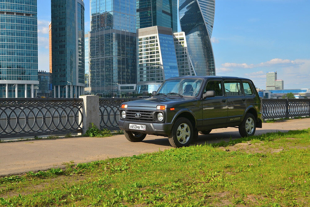 У  старой доброй, да простят нас маркетологи, «Нивы» первого поколения  огромная армия поклонников в разных странах: в России, Европе, на  Ближнем Востоке и в Африке.  