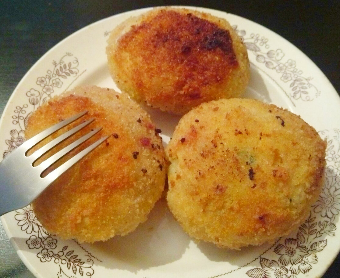 Рецепт картофельных шариков из пюре с сыром в масле с фото