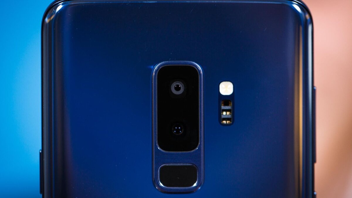 Samsung Galaxy S9. Такой же что выше, только поменьше:)