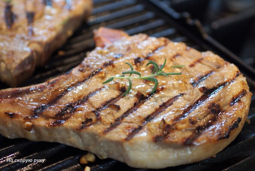 Стейк, жаренный на гриль-сковороде 
