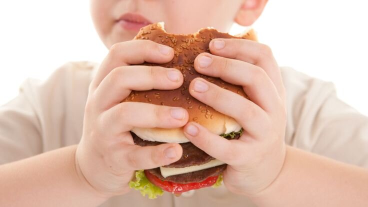Изображение:больше детей страдают ожирением к моменту окончания начальной школы