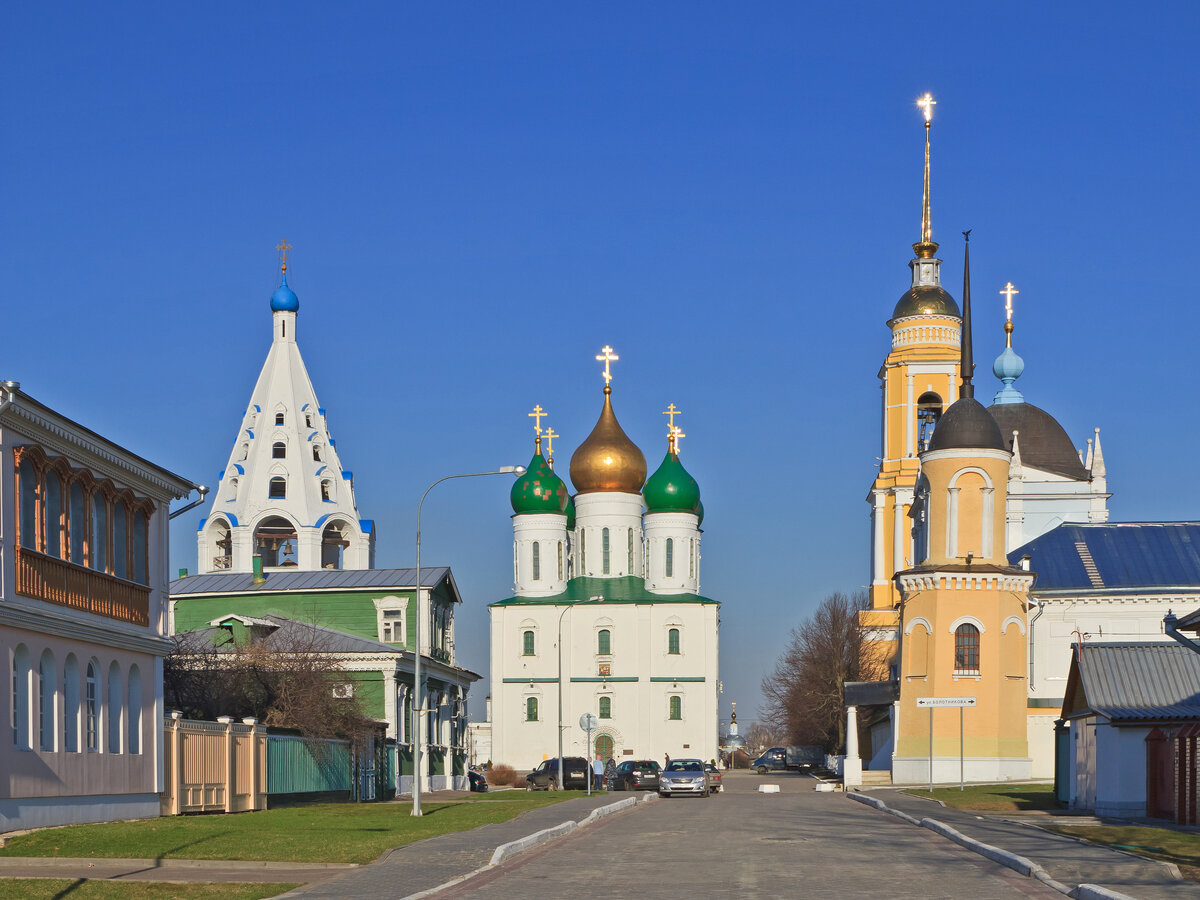 Соборная площадь в Коломенском кремле