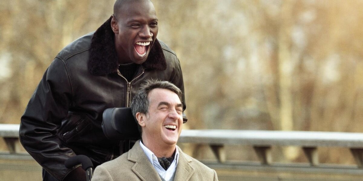 После несчастного случая Филлип прикован к кровати,он нанимает человека ,который совершено не подходит для этой работы.Дрисс ,его новый нанятый рабочий ,легко справляется со своими обязанностями и трудностями .Не смотря на это, он помогает найти смысл жизни своему новому другу.