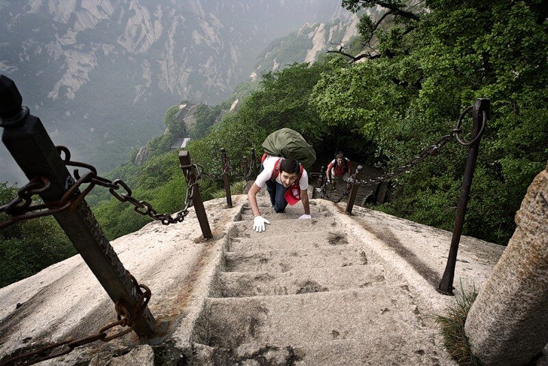 Поднимающийся китай. Небесная лестница на гору Хуашань,. Лестница горы Хуаншань. Лестница в Хуа Шан Китай.