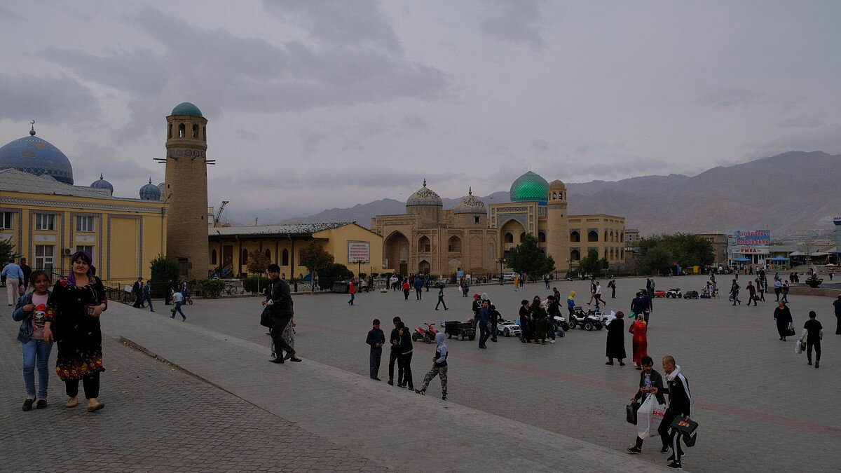 Казахстан время сейчас часов. Туристы в Таджикистане. Таджикистан места для туристов. Камера Таджикистан. Тарнов в Таджикистане.