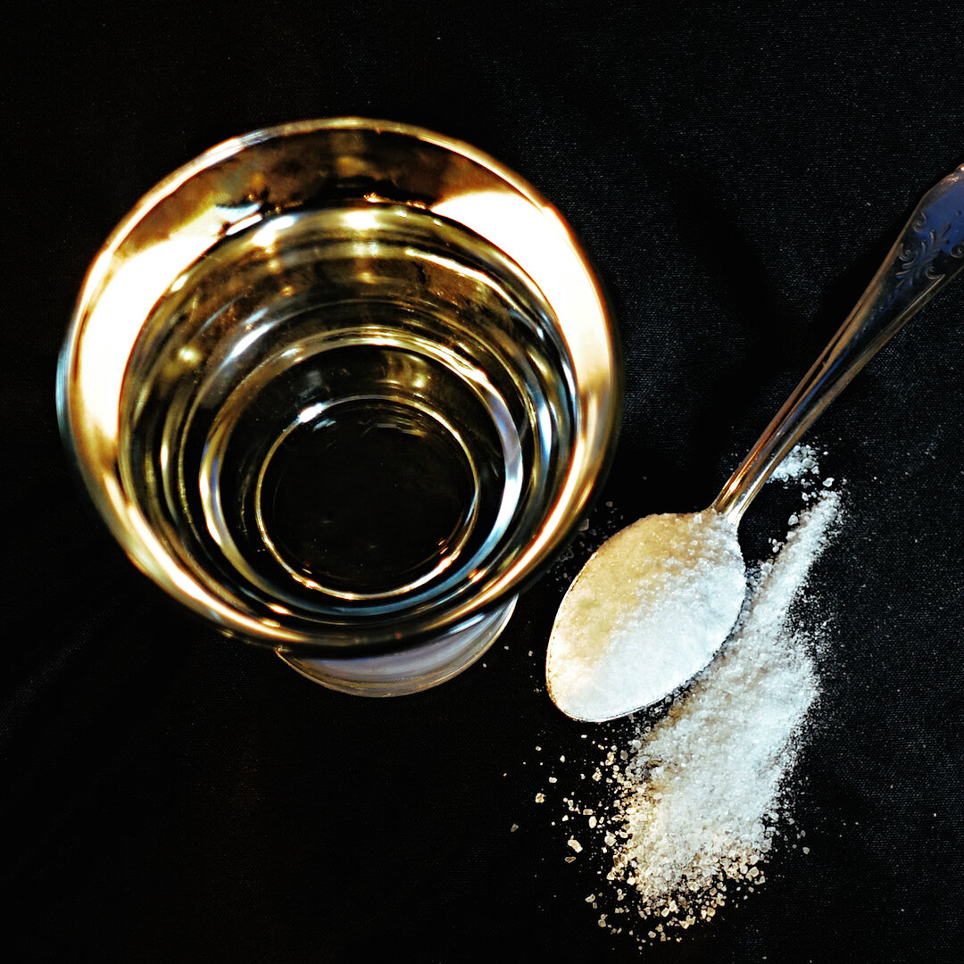 Как снять с себя порчу или сглаз с помощью соли