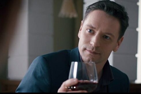 В честь праздника - Дня защитника Отечества можно немножко и вина выпить ツ . Фото  с сайта: https://www.instagram.com/vladimir__zherebtsov/