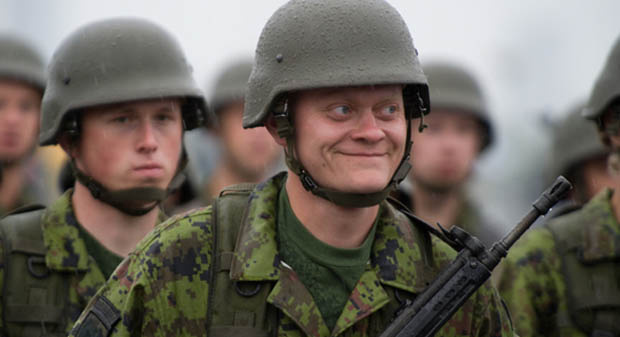 Фото 1. Счастливый солдат