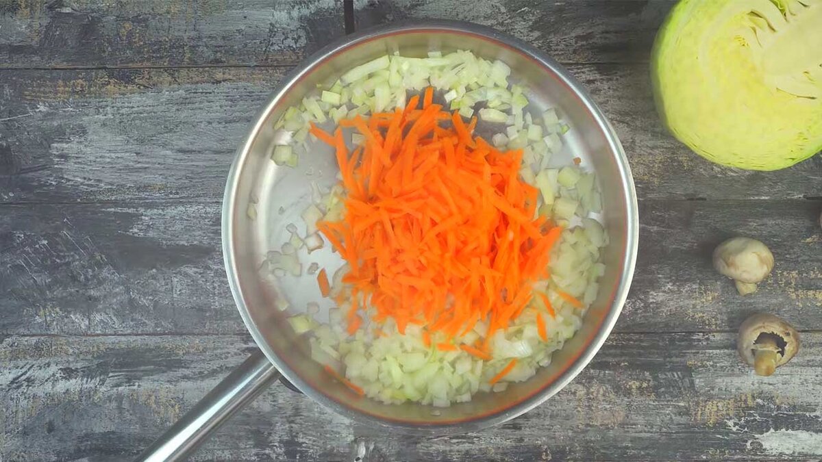 Лучок + масло + морковь слегка поджариваем