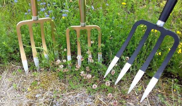 Фото: http://tehnikaportal.ru/wp-content/uploads/2018/03/Sadovyie-vilyi-7.jpg