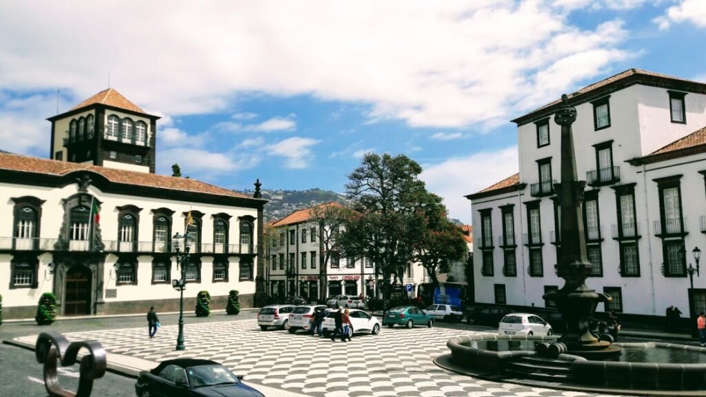 Муниципальная площадь Фуншала. Сюда ведут все дороги города…