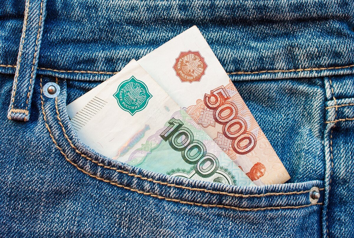 "Ромир" провел в апреле ежегодный опрос. Россиянам задавали вопрос, сколько требуется денег семье из трех человек для "нормальной жизни".