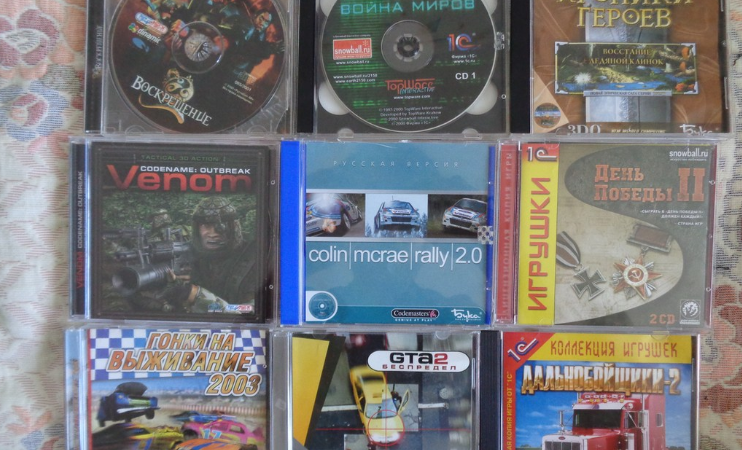Ранее большую часть игр можно было купить только на дисках и многие из них до сих пор пылятся на своих местах.