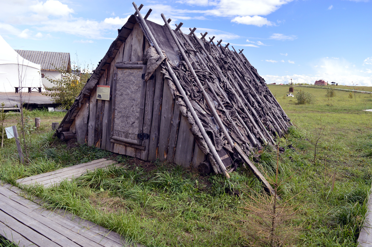 Землянка у коренных народов сибири