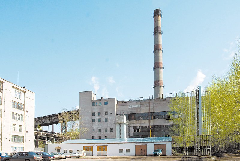 Глава администрации Кирова Илья Шульгин прокомментировал ситуацию вокруг БиоХимЗавода, которая коснулась, пожалуй, каждого жителя города. Речь о невыносимо неприятном запахе, который периодически испытывают не только обитатели близлежащих районов, но и кировчане, живущие в других концах города. Напомним, этим летом положение дел накалилось настолько, что местные жители массово начали писать обращения на прямую линию президента Владимира Путина. Городские депутаты даже утверждали, что обращения поступают не просто от единичных жильцов, о запахе главе государства писали буквально кварталами.  С тех пор на предприятии, побывали всевозможные проверки, а по поручению губернатора Игоря Васильева создана рабочая группа. Глава администрации города считает, что нужно дойти до конца в выяснении причин появления запаха. Так как годами претензии относились именно к производственной площадке БХЗ, то логично предположить, что источник именно здесь. Однако окончательные выводы сделают эксперты. 