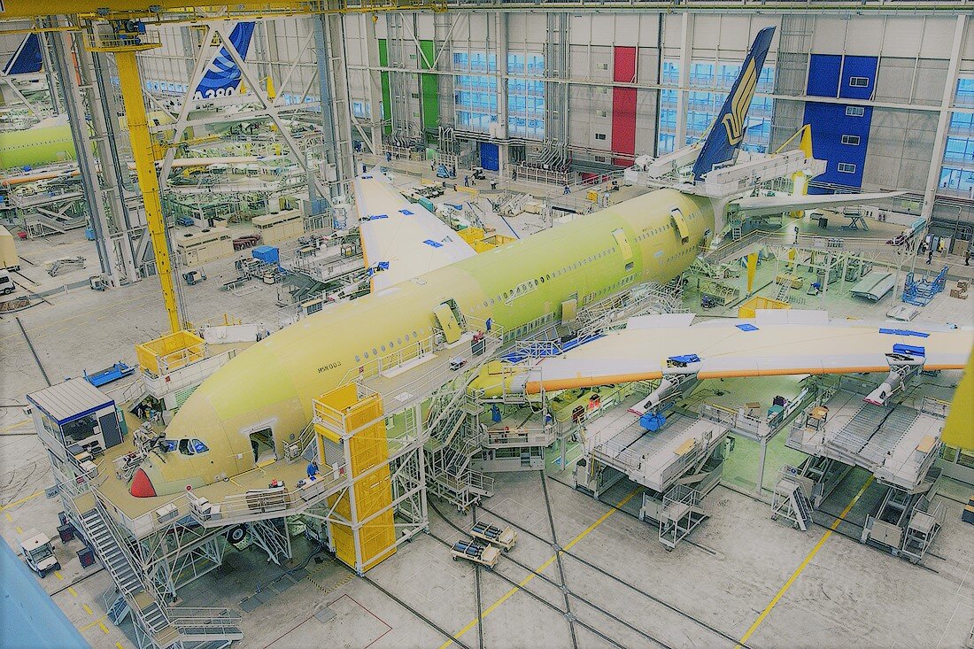 Одновременная сборка нескольких самых больших пассажирских авиалайнеров происходит под крышей