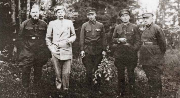 М.Горький в компании