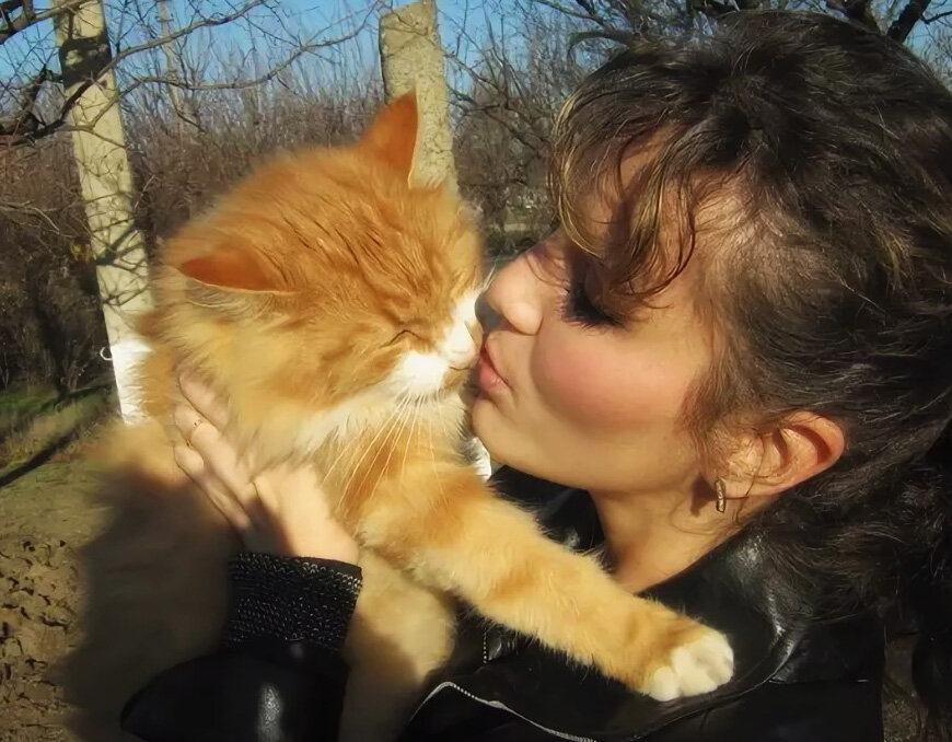 Поцелуй. Исходник: https://yandex.ru/images/search