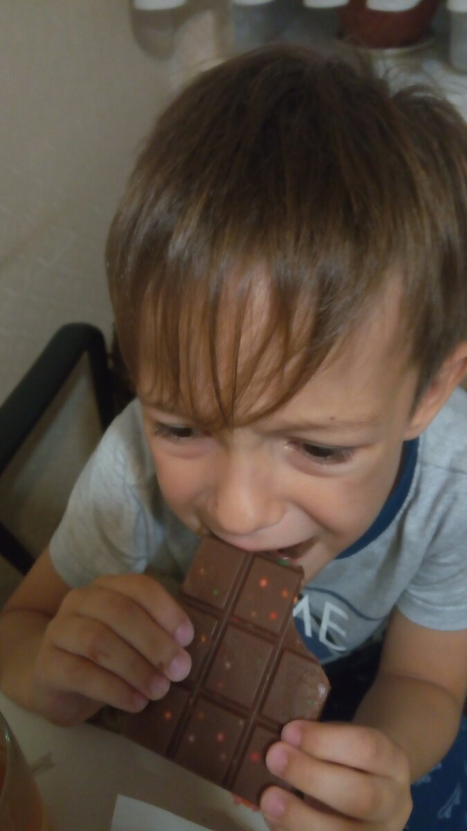 Ни один ребёнок не пострадал в ходе съёмок. Спасибо сыну, после фото отдал шоколад!