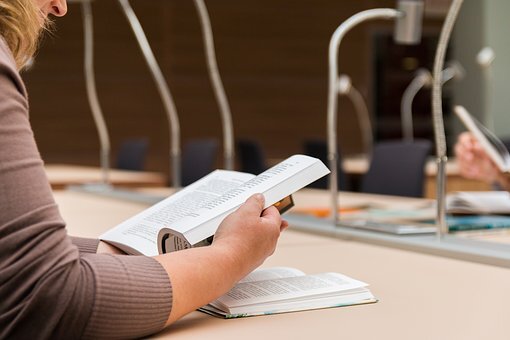 https://cdn.pixabay.com/photo/2017/09/25/11/54/to-read-the-book-2784895__340.jpg