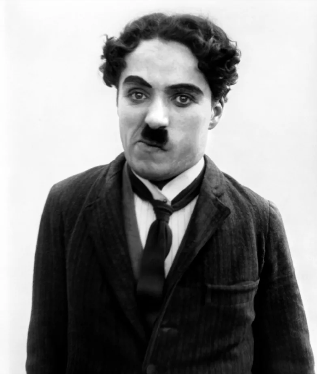 Чарли Чаплин. Фото из Яндекс.Картинки.