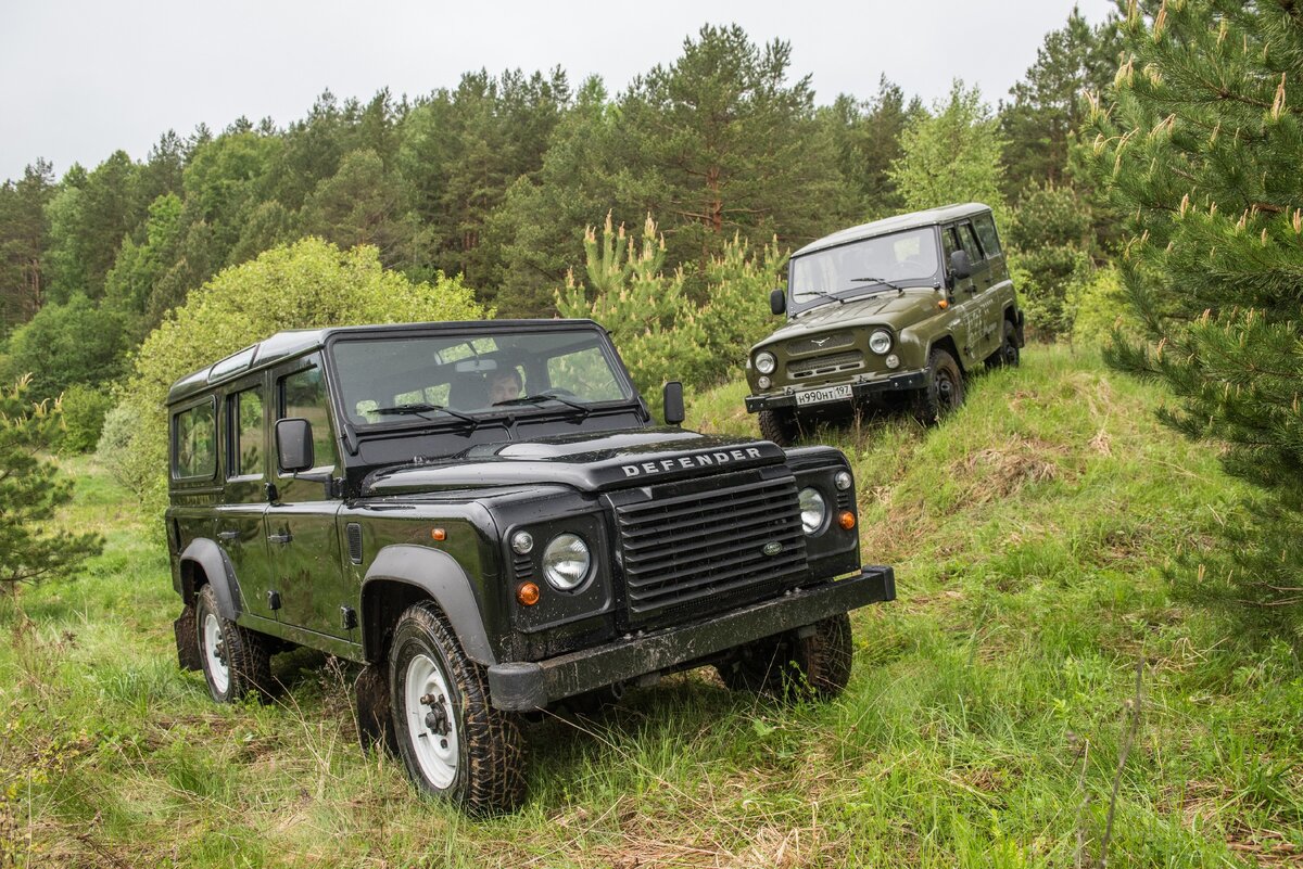 УАЗ Хантер и Дефендер. Land Rover Defender и УАЗ 469. УАЗ Хантер Land Rover Defender.