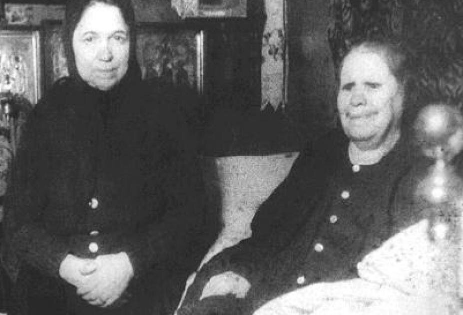 Матушка (с право),фото внешний источник Яндекс 