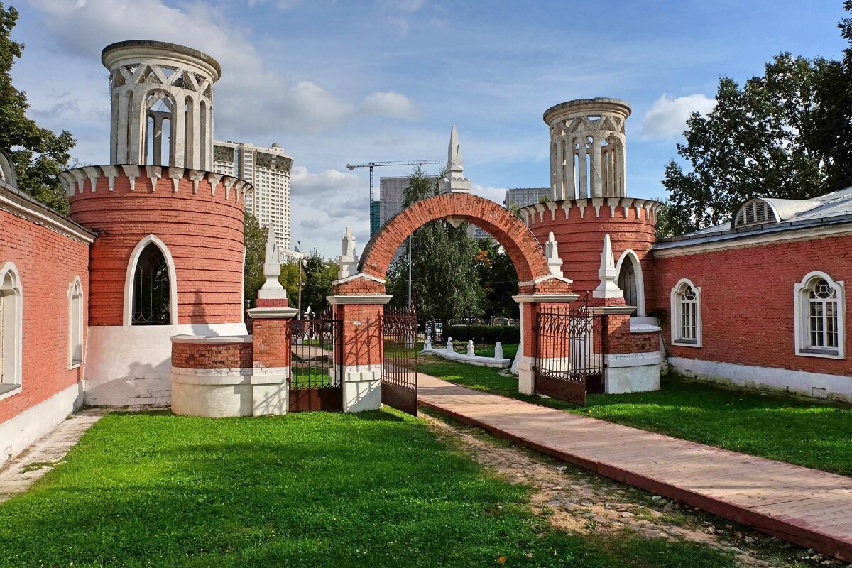 Усадьба возле. Дворянская усадьба Суханово. Изварино (усадьба) усадьбы Москвы. Дворянская усадьба парк 18 века. Воронцовская усадьба Воронеж.