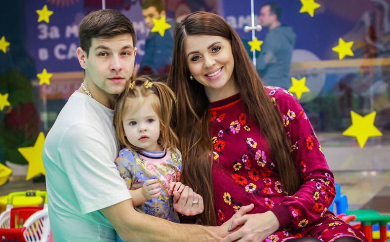 Дима Дмитренко, Оля Рапунцель и Василиса 
​Фото: «Инстаграм»