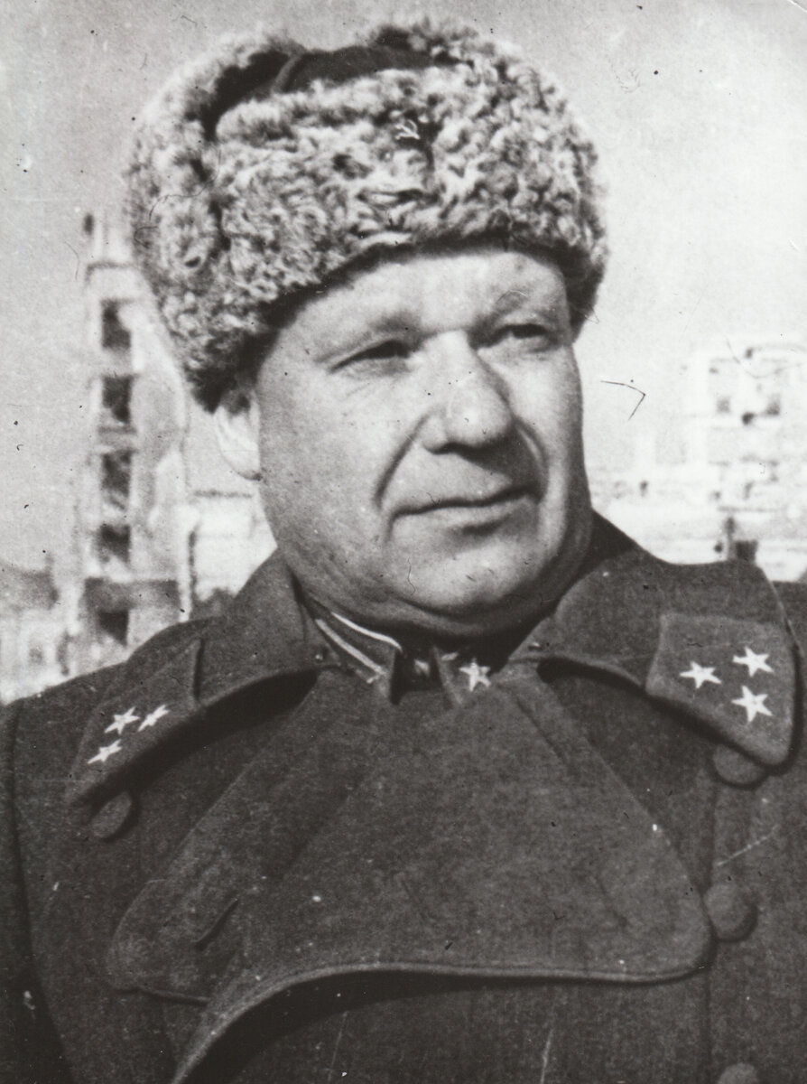 Михаил Семёнович Шумилов. В феврале 1938 – марте 1939 года участвовал в боевых действиях в Испании в должности советника при командующем группой армий Центрально-Южной зоны. В период Сталинградской битвы – генерал-лейтенант, командующий 64-й армией.