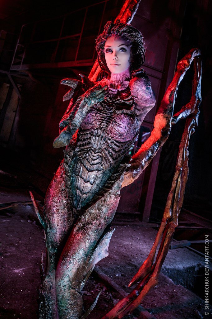 Freia D.N.A. Raven в образе Сары.