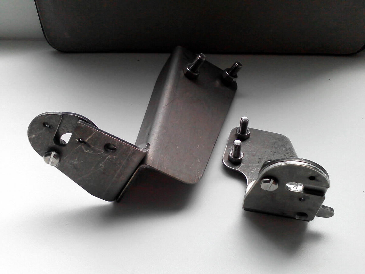 Фото автора. Неоригинальный кронштейны Д/У для Tohatsu 18