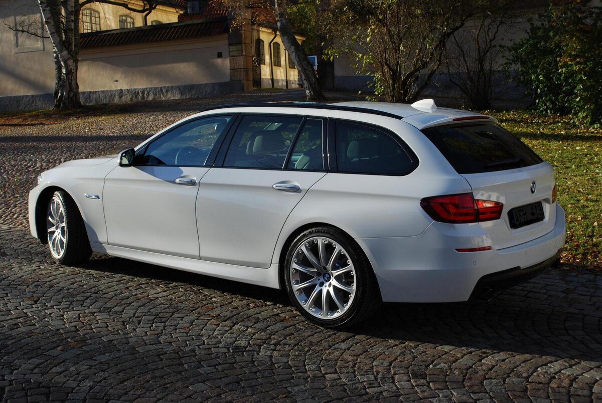 Bmw 11. БМВ ф11 универсал. BMW f10 Touring. БМВ f10 универсал. M5 f10 Touring.