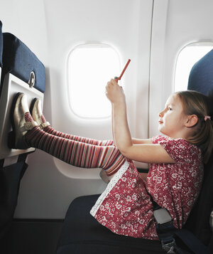 Фото - https://www.realsimple.com/work-life/work-life-etiquette/chair-kicking